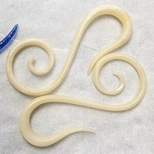 8g 1 pair of Large Long Ivory colored Bone Spiral gauged earrings Hand Carved